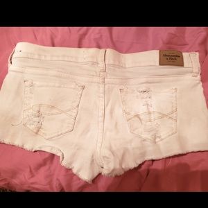 White denim Abercrombie and fitch short stretchy shorts size 4 good condition